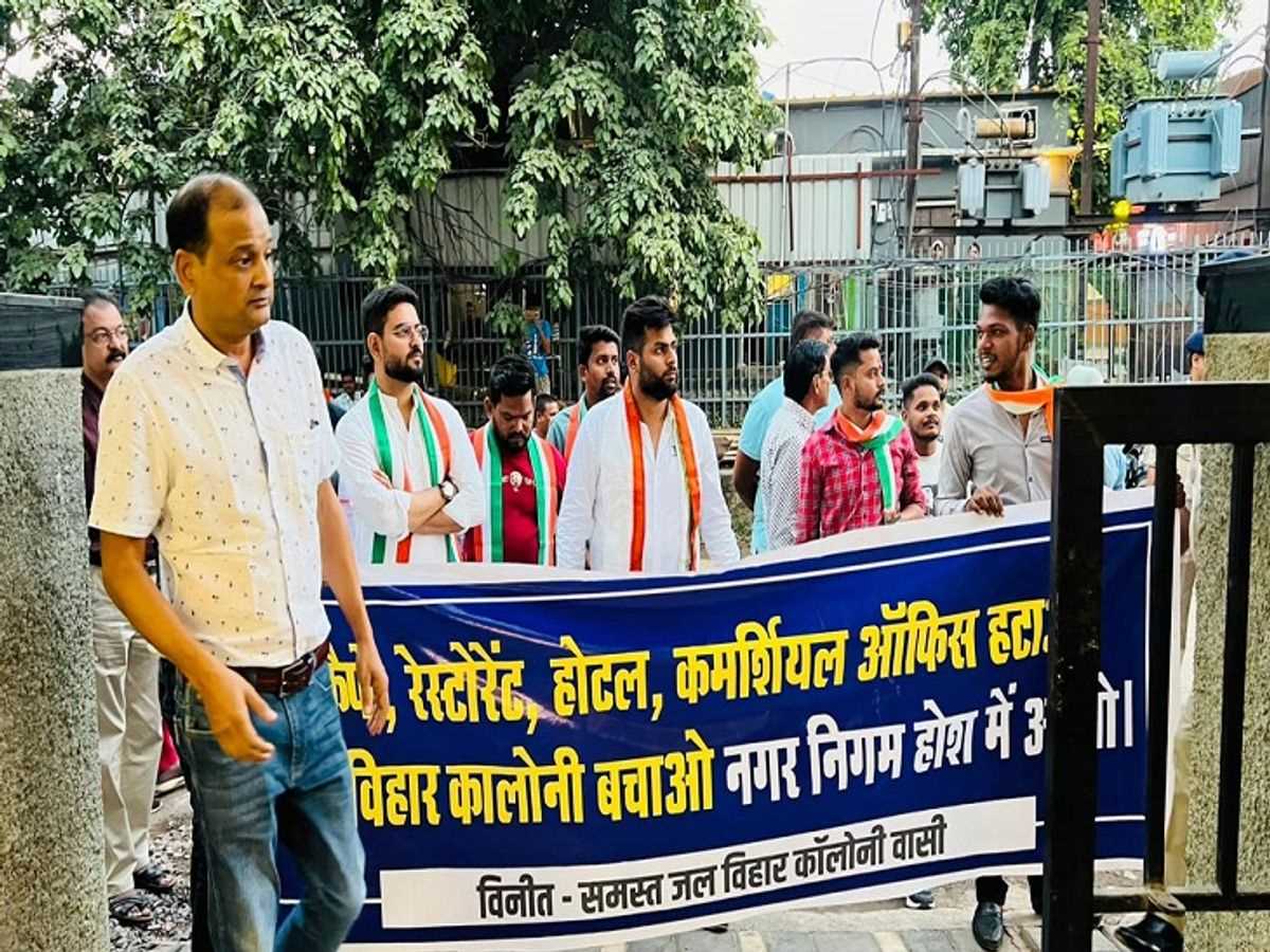 जल विहार कालोनी में चल रहे अवैध कैफे, पार्षद ने जड़ा ताला तो फिर अगले दिन खुल गए